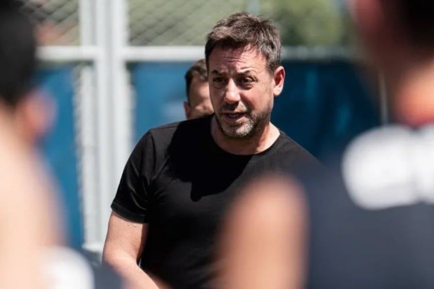 El presidente Constantino le brindó apoyo al plantel tras la caída en el Ducó. Foto: Prensa San Lorenzo.