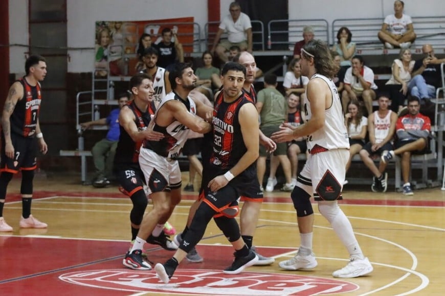 Colón vuelve a jugar el domingo como local ante Villa San Martín. Foto: LNB.