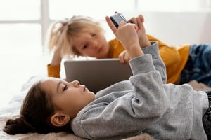 niños celulares redes sociales
