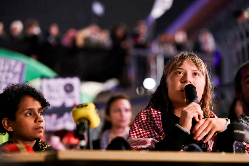 Greta Thunberg and activists from the Global Sumud Flotilla hold a press conference arranged by the Global Movement to Gaza Sweden in connection with the arrival of the released Swedish participants in the Global Sumud Flotilla, in central Stockholm, Sweden October 7, 2025.  TT News Agency/Caisa Rasmussen via REUTERS      ATTENTION EDITORS - THIS IMAGE WAS PROVIDED BY A THIRD PARTY. SWEDEN OUT. NO COMMERCIAL OR EDITORIAL SALES IN SWEDEN.?     TPX IMAGES OF THE DAY