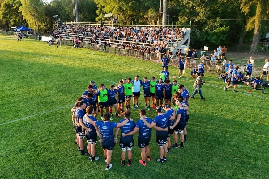 Capibaras y Pumitas “iluminaron” Sauce Viejo con su rugby. Foto: Fernando Nicola