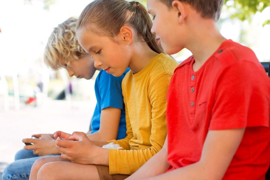 niños celulares redes sociales