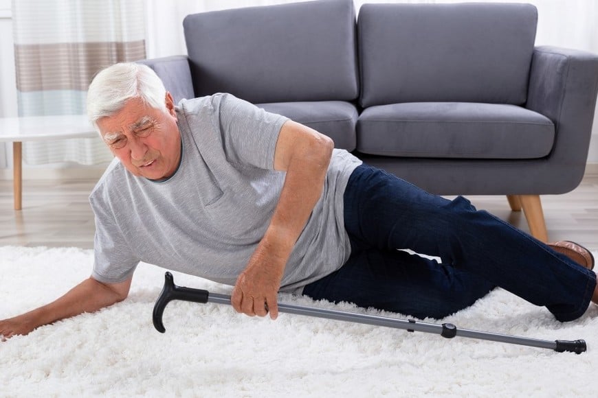 Las caídas suelen asociarse al envejecimiento.