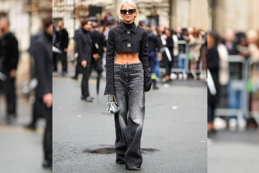 Su tono neutro lo vuelve fácil de combinar en verano.