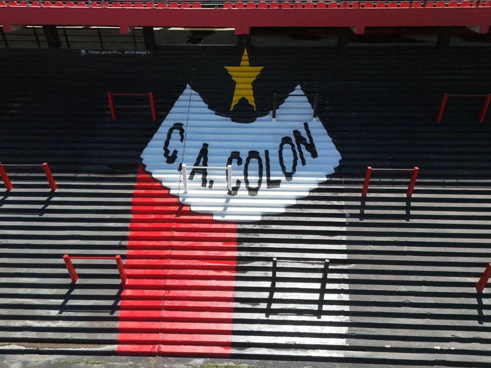 Colón - Estadio Brigadier López.