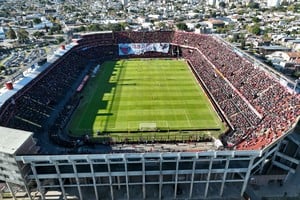 Colón, su estadio y su gente. 