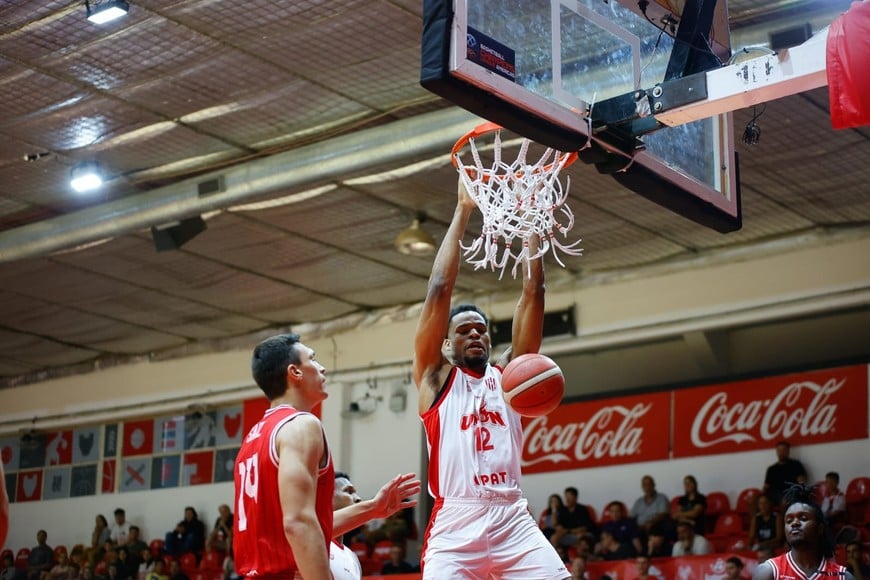El americano Akwuba debutó y se despachó con 20 puntos. Foto: LNB.