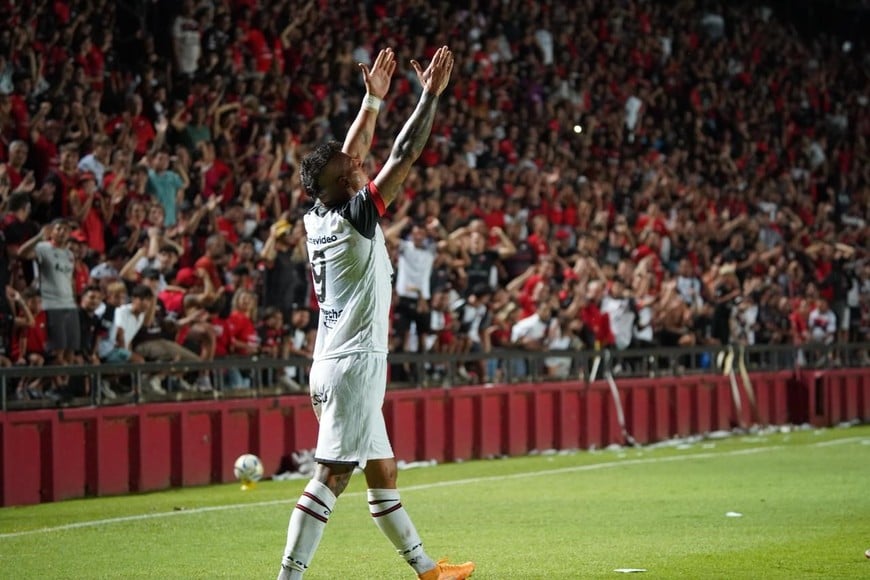 Gol de Alan Bonansea | Colón-Deportivo Madryn | Primera Nacional - Torneo Nacional | Estadio Brigadier López - Cementerio de Elefantes. Foto: Fernando Nicola