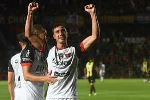 GOL DE JULIAN MARCIONI  | Colón-Deportivo Madryn | Primera Nacional - Torneo Nacional | Estadio Brigadier López - Cementerio de Elefantes. Foto: Carolina Niklison