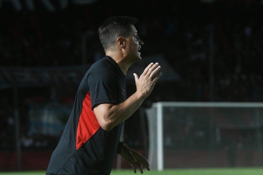 Ezequiel Medrán | Colón-Deportivo Madryn | Primera Nacional - Torneo Nacional | Estadio Brigadier López - Cementerio de Elefantes. Foto: Carolina Niklison