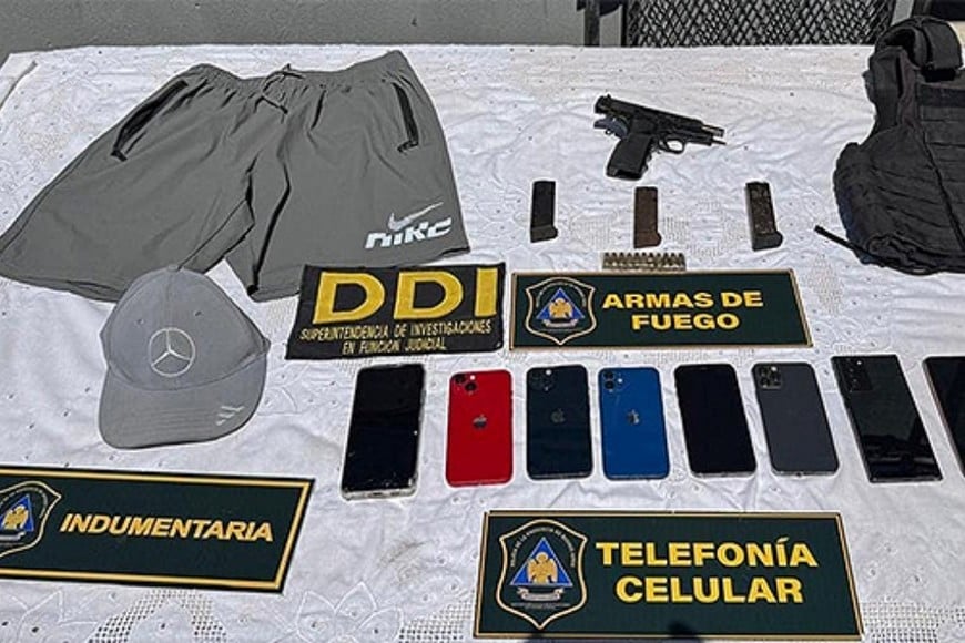 Los elementos secuestrados durante el allanamiento.