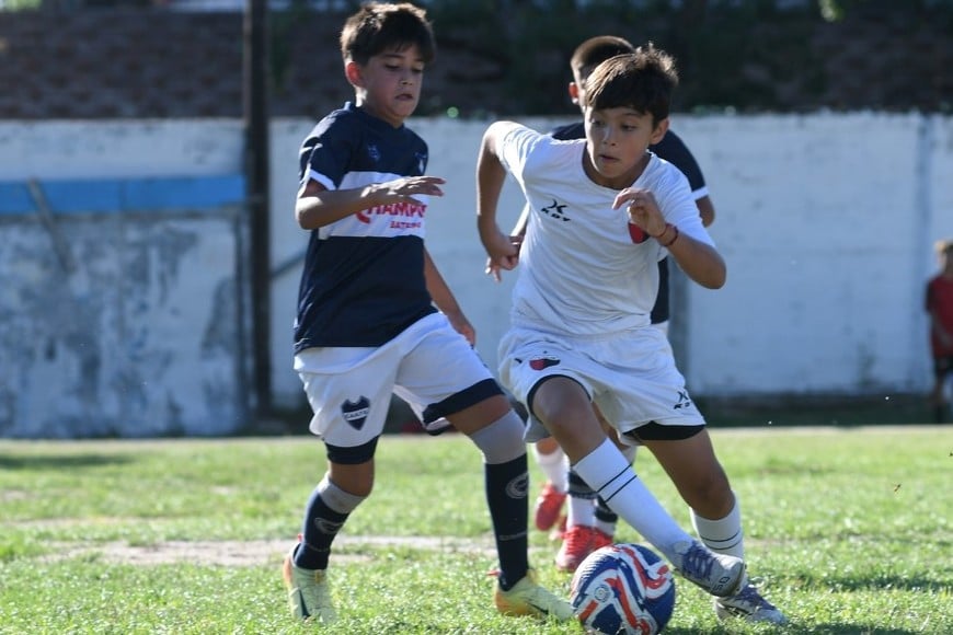Colón vs Gimnasia. Foto: Manuel Fabatía.