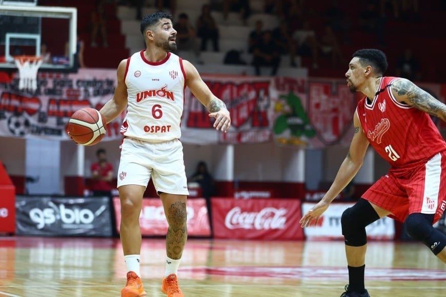 Franco Balbi sumó 19, incluyendo el doble decisivo en Alta Córdoba. Foto: LNB.