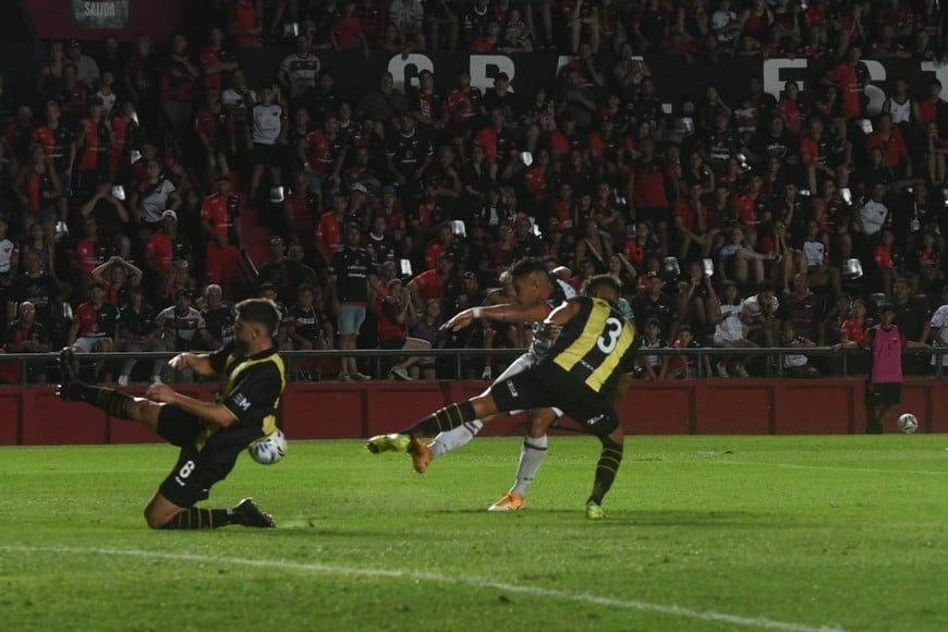 Colón-Deportivo Madryn | Primera Nacional - Torneo Nacional | Estadio Brigadier López - Cementerio de Elefantes. Foto: Carolina Niklison