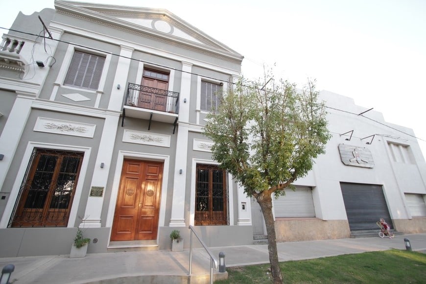 La visita de autoridades provinciales refuerza el reconocimiento al valor histórico y cultural de la institución. Foto: Archivo/Manuel Fabatia