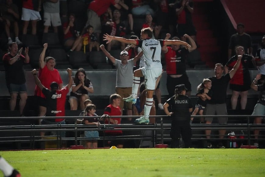GOL DE JULIAN MARCIONI | Colón-Deportivo Madryn | Primera Nacional - Torneo Nacional | Estadio Brigadier López - Cementerio de Elefantes. Foto: Fernando Nicola