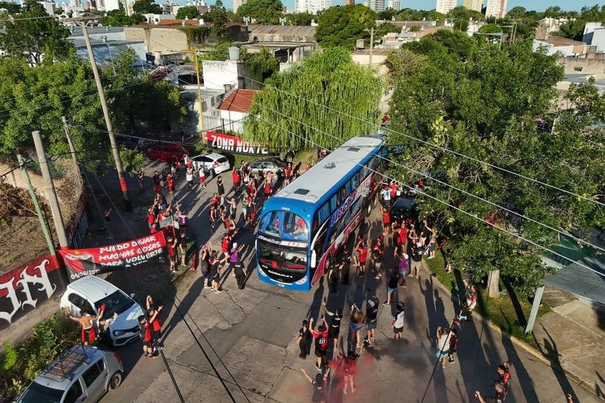 En fotos de El Litoral: así fue el debut de Colón frente a Deportivo Madryn