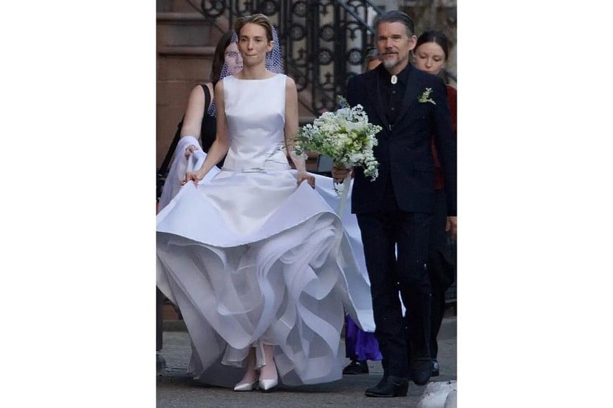 Maya acompañada por su orgulloso padre.