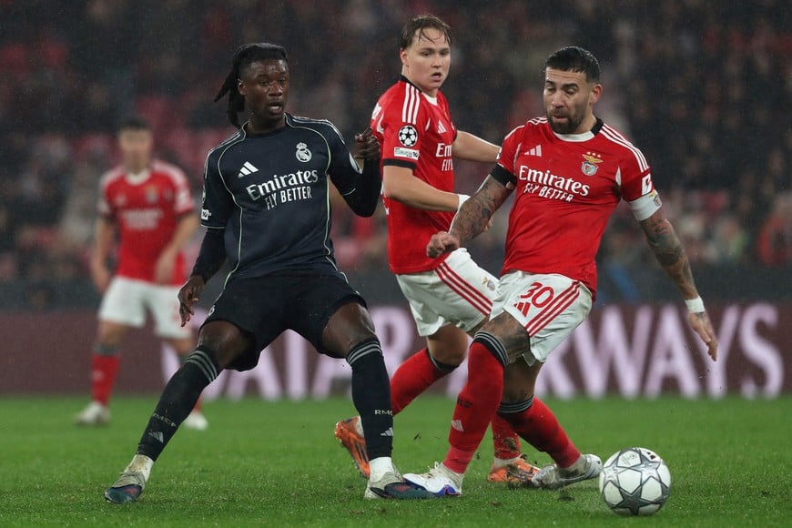 Soccer Football - UEFA Champions League - Benfica v Real Madrid - Estadio da Luz, Lisbon, Portugal - January 28, 2026
Benfica's Nicolas Otamendi in action with Real Madrid's Eduardo Camavinga REUTERS/Pedro Rocha
