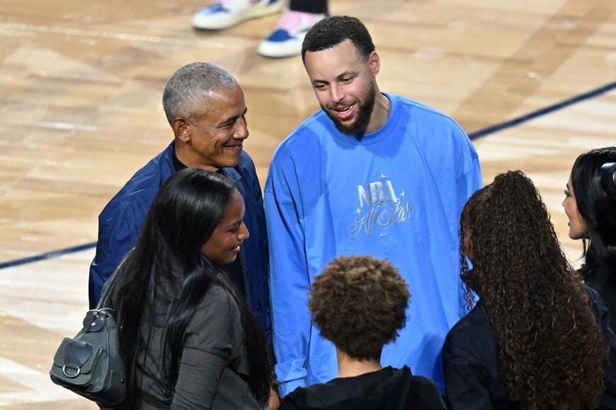 Feb 15, 2026; Inglewood, California, USA; Team USA Stripes guard Stephen Curry (30) of the Golden State Warriors and former United States president Barack Obama talk before game two during the 75th NBA All Star Game at Intuit Dome. Mandatory Credit: William Liang-Imagn Images