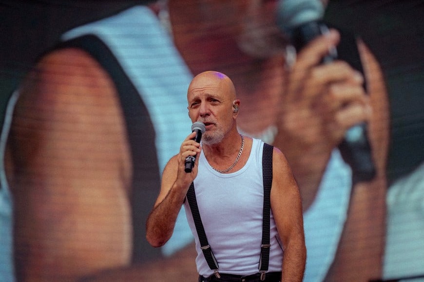 Gustavo Cordera repasó clásicos ante una ladera colmada. Crédito: Gentileza En Vivo Producciones.