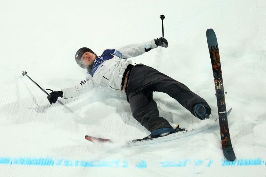 Milano Cortina 2026 Olympics - Freestyle Skiing - Men's Freeski Big Air Qualification - Livigno Snow Park, Livigno, Italy - February 15, 2026.
Elias Lajunen of Finland crashes during his first run of Men's Freeski Big Air Qualification REUTERS/Marko Djurica