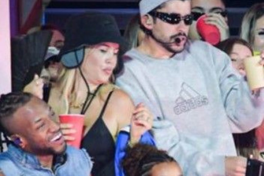 La empresaria compartió el mini escenario con otros artistas convocados.