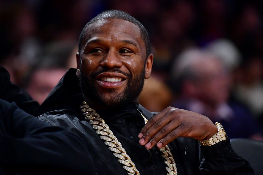 Feb 7, 2023; Los Angeles, California, USA; American boxer Floyd Mayweather attends the game between the Los Angeles Lakers and the Oklahoma City Thunder in the first half at Crypto.com Arena. Mandatory Credit: Gary A. Vasquez-USA TODAY Sports