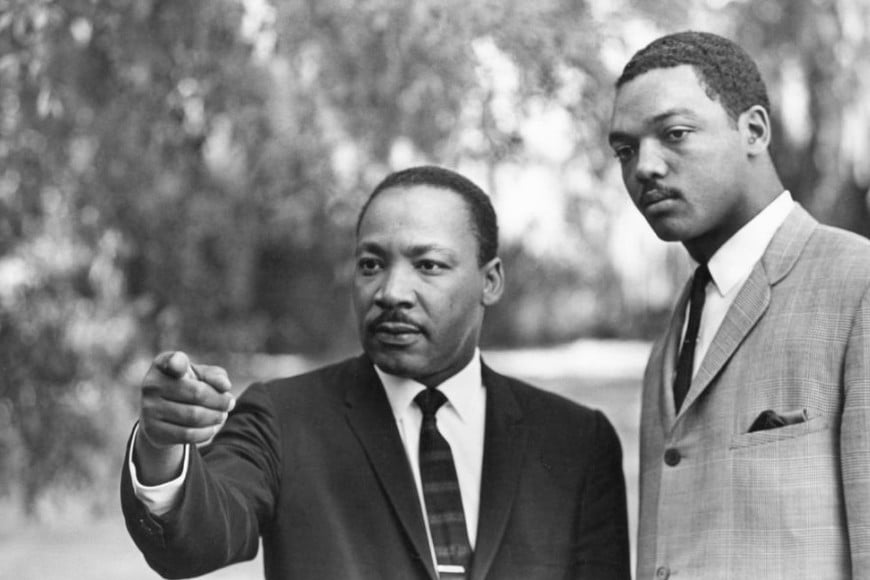 Jackson saltó a la fama  como colaborador cercano del reverendo Martin Luther King Jr.