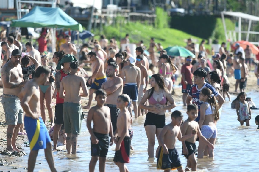 Disfrutando de la playa en la ciudad de Santa Fe Créditos: Manuel Fabatia