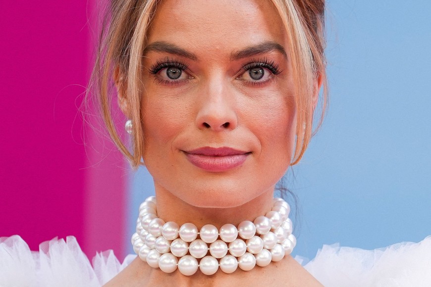 FILE PHOTO: Margot Robbie attends the European premiere of "Barbie" in London, Britain July 12, 2023. REUTERS/Maja Smiejkowska/File Photo