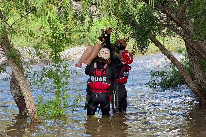 Crecida del río San Guillermo dejó aisladas a dos familias en Villa de Soto