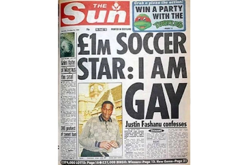 El anuncio completo lo hizo a través de una entrevista con The Sun, quienes titularon: "ESTRELLA DE FÚTBOL DE 1 MILLÓN DE LIBRAS: SOY GAY".