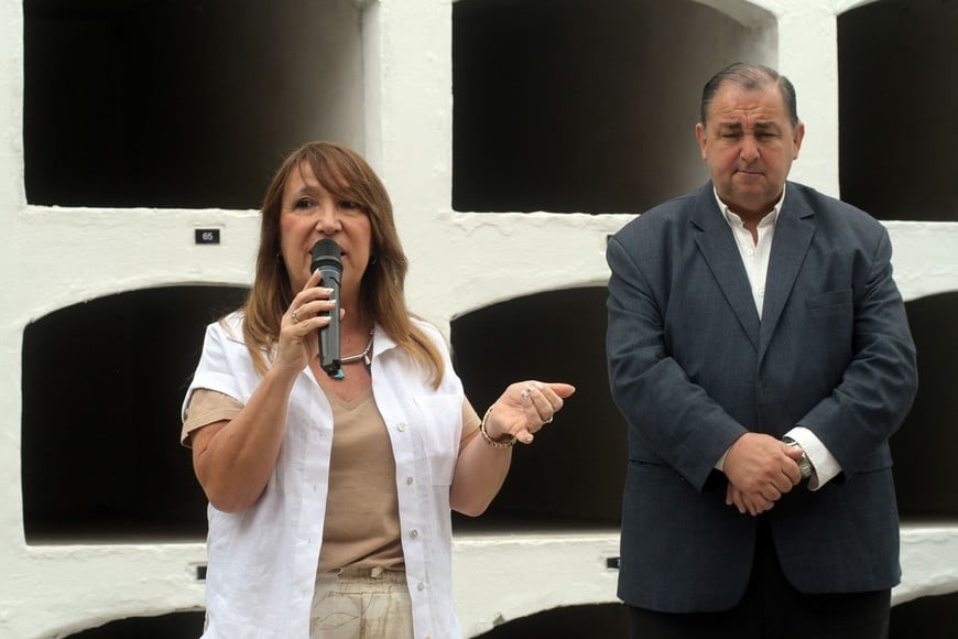 Luz Balbastro, directora, junto al intendente Juan Pablo Poletti. Crédito: Guillermo Di Salvatore