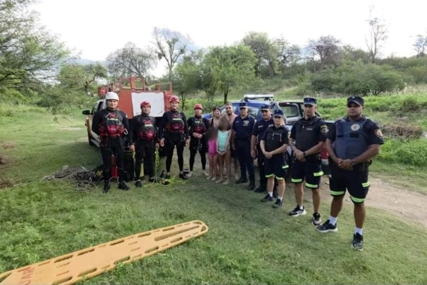 Operativo de emergencia por la crecida del río San Guillermo en Villa de Soto