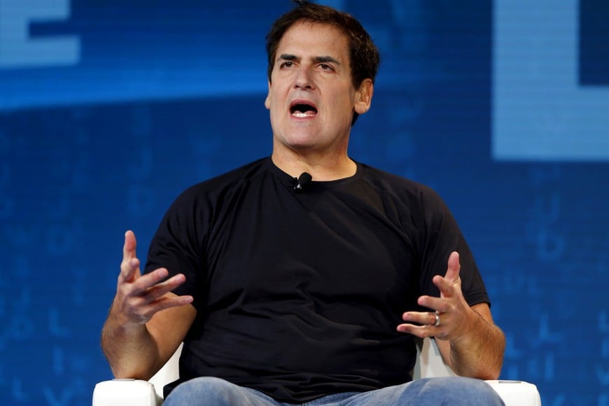 FILE PHOTO: Mark Cuban, owner of the NBA Dallas Mavericks,  speaks during the Wall Street Journal Digital Live ( WSJDLive ) conference at the Montage hotel in Laguna Beach, California  October 20, 2015.      REUTERS/Mike Blake/File Photo  Mark Cuban dueño equipo Dallas Mavericks