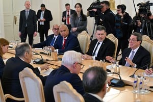 El ministro de Relaciones Exteriores de Cuba, Bruno Rodríguez, asiste a una reunión con el ministro de Relaciones Exteriores de Rusia, Sergei Lavrov, en Moscú, Rusia, este miércoles. Foto: Héctor Retamal / REUTERS.