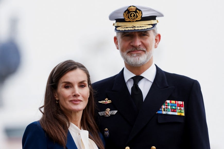 Spain's King Felipe and Queen Letizia attend to farewell Princess Leonor as she set sail on the Spanish navy training ship Juan Sebastian de Elcano in Cadiz, Spain, January 11, 2025. REUTERS/Marcelo del Pozo