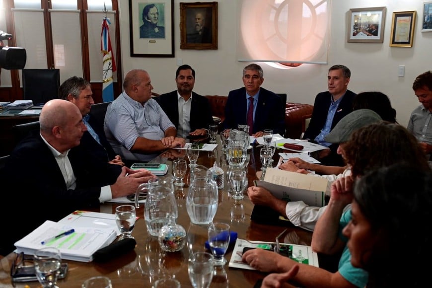 Funcionarios y representantes gremiales, en la última reunión paritaria.