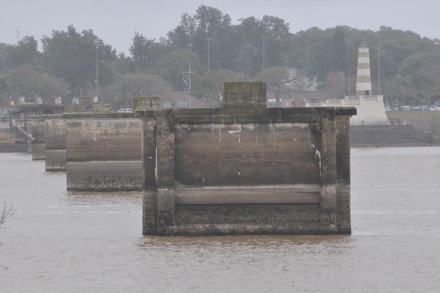 Los pilares que esperan un destino en la Setúbal.

Flavio Raina (archivo).