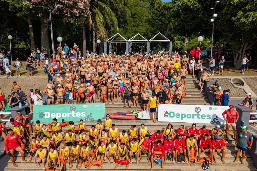 Todos los participantes, reunidos en la cercanía del Quincho de Chiquito antes del inicio de la competencia