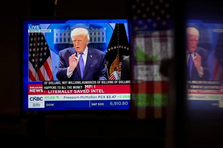 A screen displays U.S. President Donald Trump during a press briefing at the White House following the Supreme Court's ruling on tariffs, at the New York Stock Exchange (NYSE) in New York City, U.S., February 20, 2026.  REUTERS/Brendan McDermid