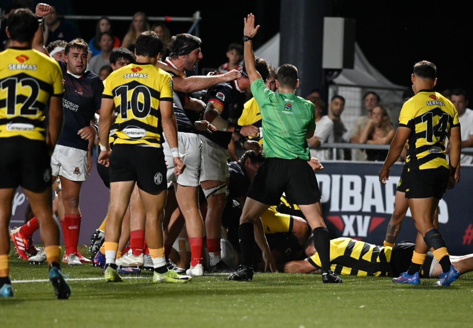 Intensos primeros minutos del partido.