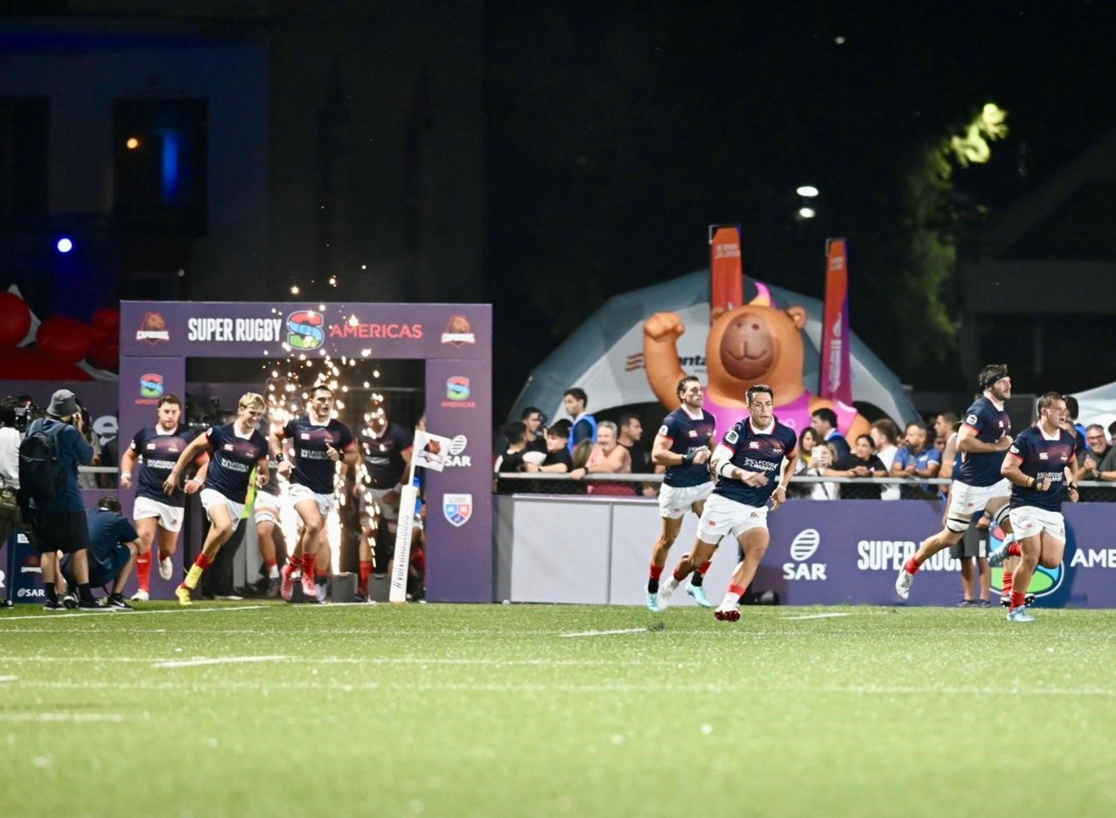 El ingreso de los jugadores.