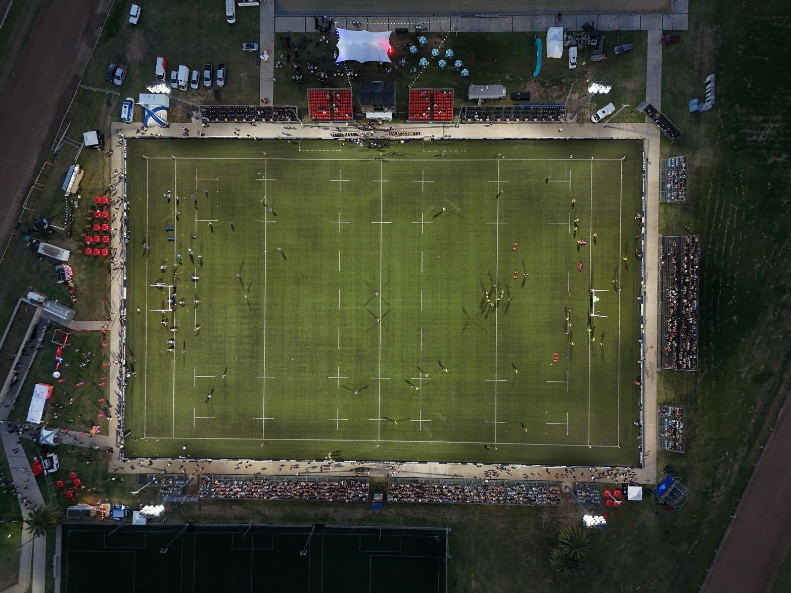 Vista aérea del estadio en el inicio del partido, que se juega bajo el formato del Súper Rugby Américas y con reglamentación internacional vigente.