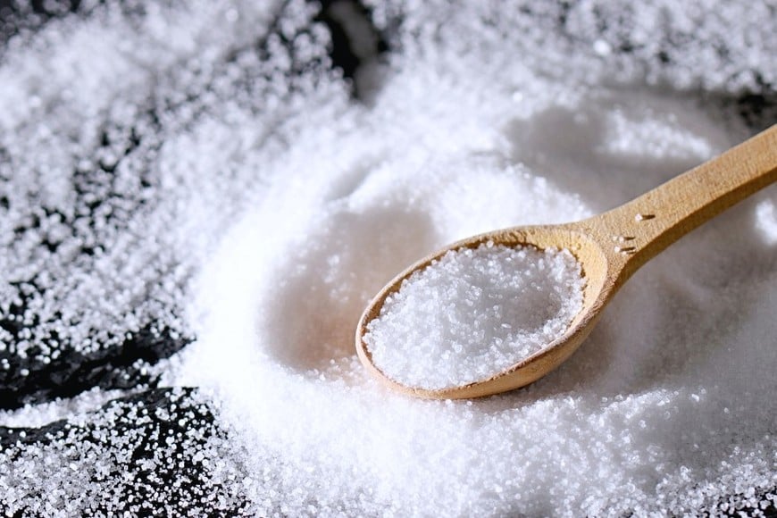 Ayuda a neutralizar olores persistentes en la ropa.