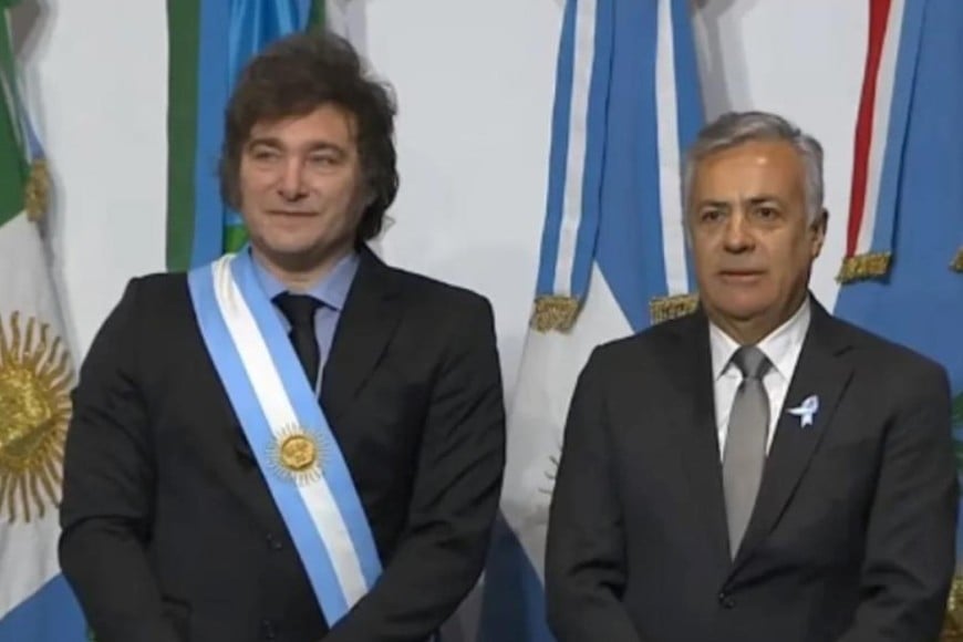 El gobernador mendocino Alfredo Cornejo junto al presidente Javier Milei.