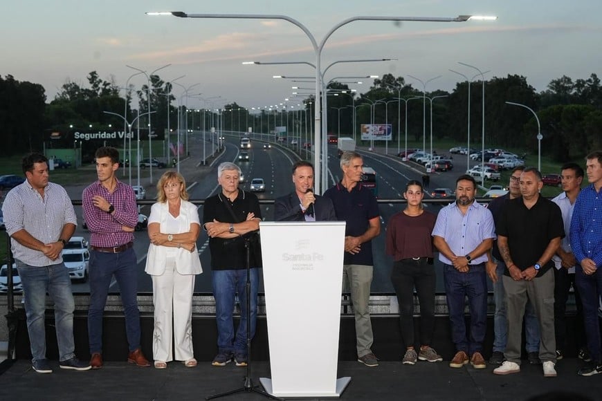Inauguración del tercer carril de la autopista Santa Fe - Rosario.