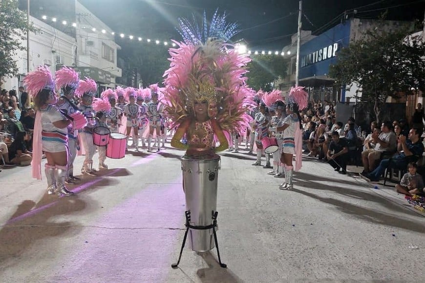 El clima fue el gran aliado para que Vera vuelva a lucir como “el carnaval de Santa Fe”.