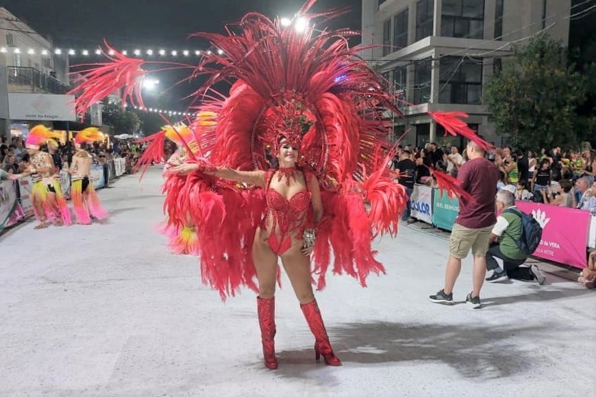 El clima fue el gran aliado para que Vera vuelva a lucir como “el carnaval de Santa Fe”.